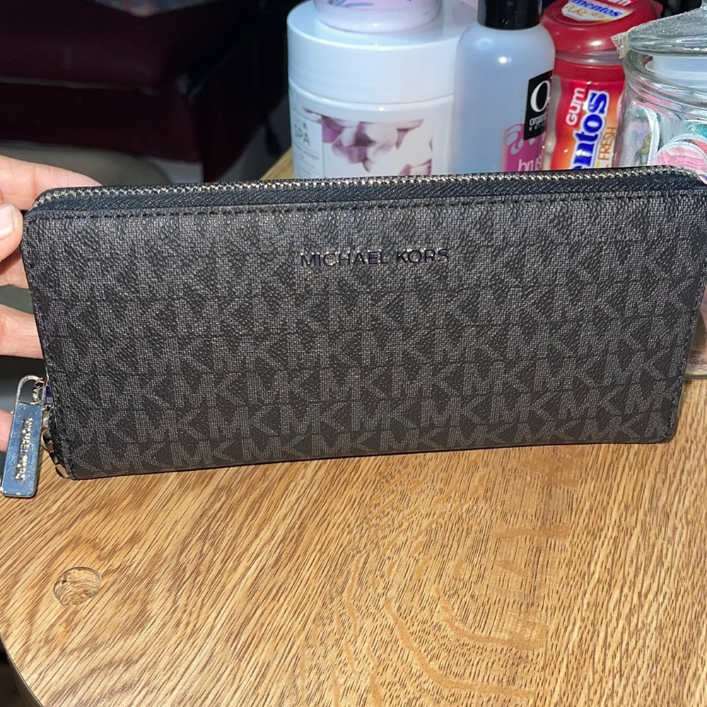 Michael kors wallet